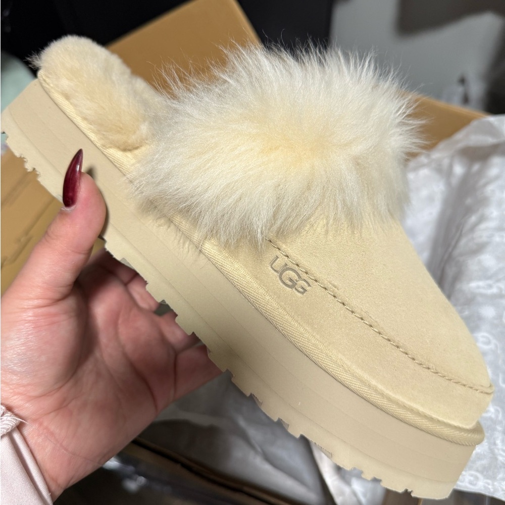 UGG Disquette Chalet Slippers Size 11 Sand Platform Fur New in Box - Picture 1 of 4